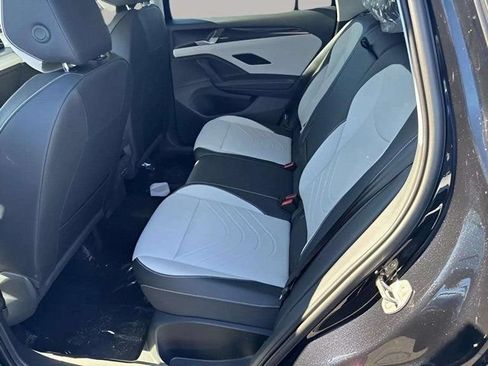 Certified 2025 Volkswagen Tiguan SE AWD/4WD image 6