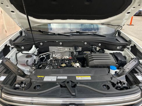 Used 2025 Volkswagen Atlas SE image 33