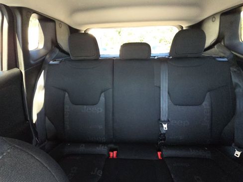 Used 2017 Jeep Renegade Latitude AWD/4WD image 25