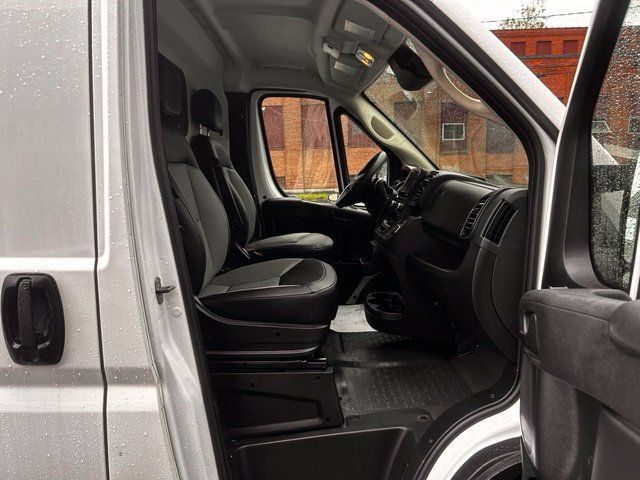 Used 2025 RAM ProMaster 2500 w/ Convenience Group FWD image 17
