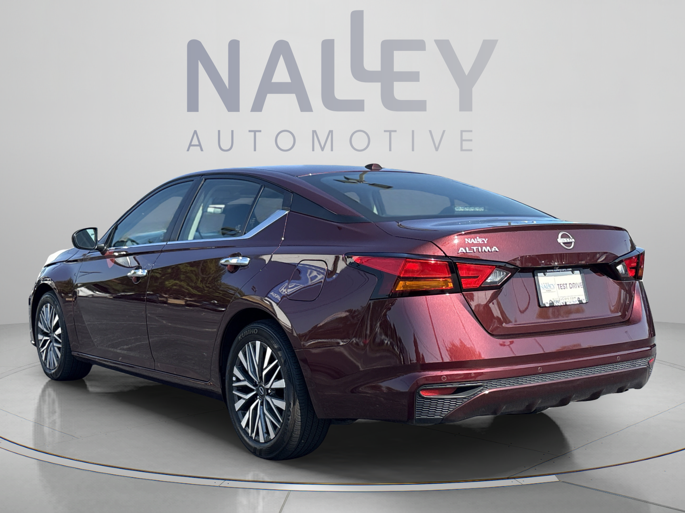 Used 2025 Nissan Altima 2.5 SV FWD image 3