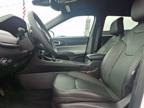 Used 2023 Jeep Compass Latitude image 12