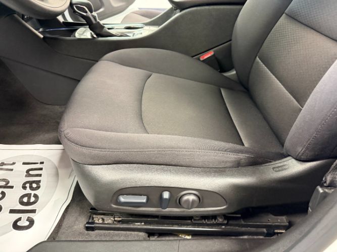 Used 2024 Chevrolet Malibu LT FWD image 11