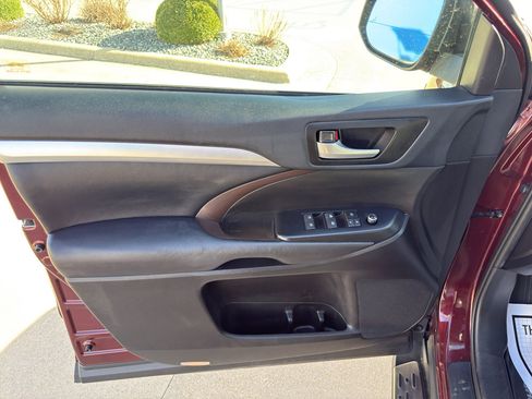 Used 2019 Toyota Highlander XLE image 13