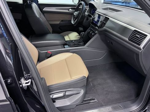 Certified 2023 Volkswagen Atlas Cross Sport SE FWD image 11