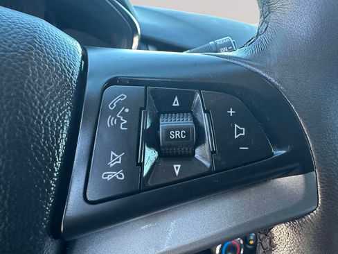 Certified 2022 Chevrolet Trax LT w/ LT Convenience Package image 16