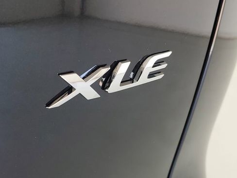 Used 2025 Toyota Corolla Cross XLE FWD image 10