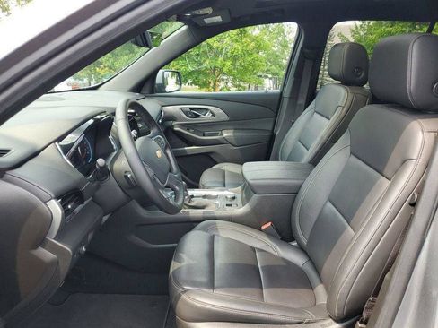Certified 2023 Chevrolet Traverse LT w/ LT Premium Package AWD/4WD image 5