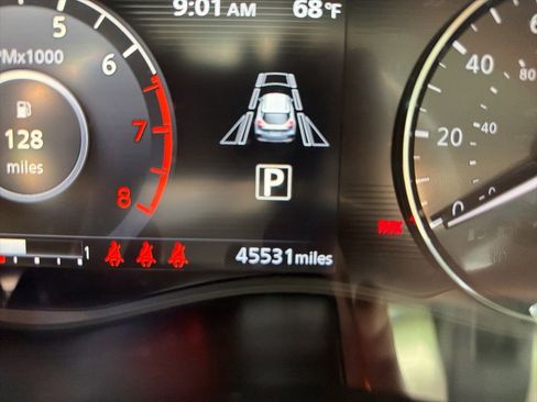 Used 2023 Nissan Kicks SR w/ SR Premium Package FWD image 17