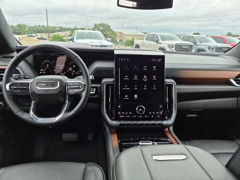 Certified 2025 GMC Yukon Denali RWD image 31