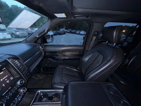 Used 2018 Ford Expedition Limited w/ Equipment Group 301A AWD/4WD image 18
