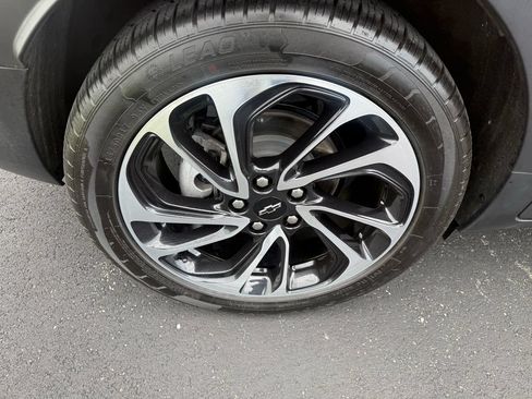 Used 2022 Chevrolet Bolt EUV Premier w/ Sun & Sound Package FWD image 25