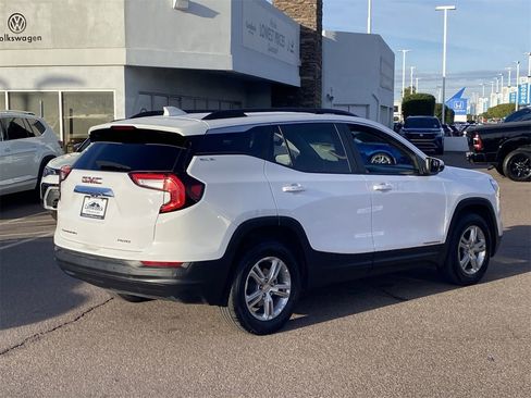 Used 2022 GMC Terrain SLE w/ Driver Convenience Package image 5