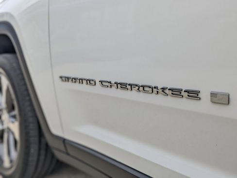 Used 2023 Jeep Grand Cherokee Limited image 13