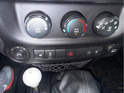 Used 2012 Jeep Wrangler Unlimited Sahara AWD/4WD image 16