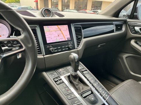 Used 2018 Porsche Macan w/ Premium Package Plus AWD/4WD image 12