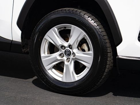 Used 2020 Toyota RAV4 XLE image 7