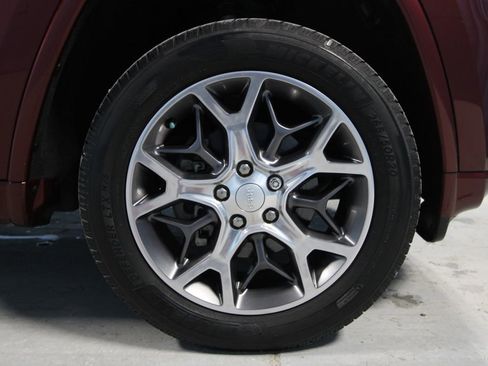 Used 2020 Jeep Grand Cherokee Overland image 40