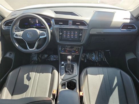 Used 2022 Volkswagen Tiguan SE image 14