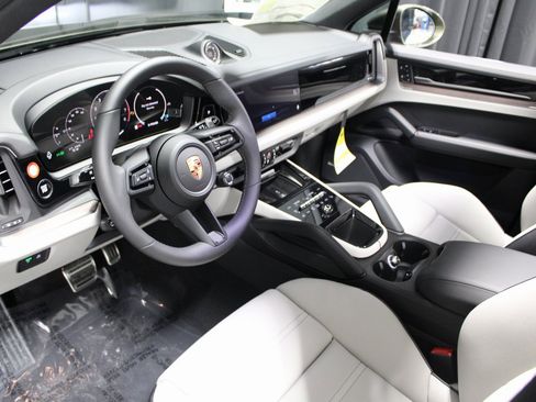 New 2026 Porsche Cayenne E-Hybrid image 3