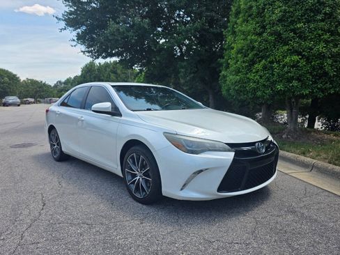 Used 2017 Toyota Camry XSE FWD image 7