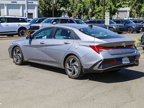 Certified 2025 Hyundai Elantra SEL FWD image 2