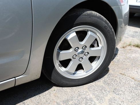 Used 2005 Toyota Prius FWD image 9