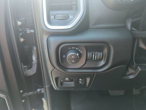 Used 2022 RAM 1500 Laramie AWD/4WD image 19