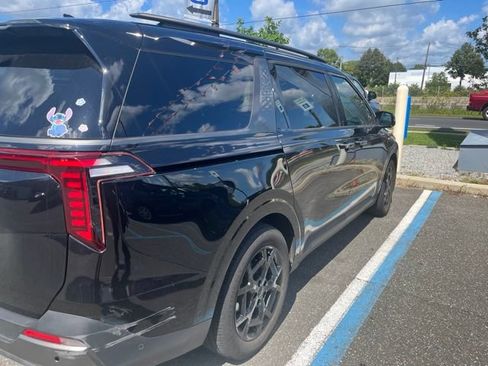 Used 2025 Kia Carnival SX Prestige FWD image 3