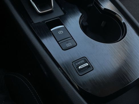 Used 2025 Nissan Rogue SV FWD image 19