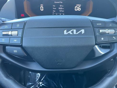 Used 2025 Kia K4 LXS image 27