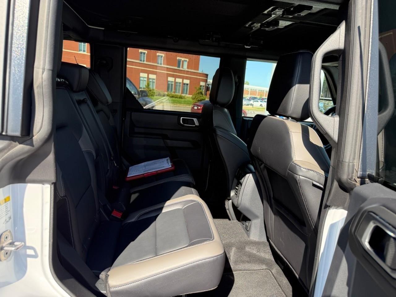 Used 2025 Ford Bronco Outer Banks AWD/4WD image 9