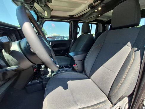 Used 2024 Jeep Gladiator Sport AWD/4WD image 19