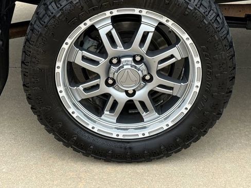 Used 2017 Toyota Tundra SR5 w/ SR5 Upgrade Package RWD image 9