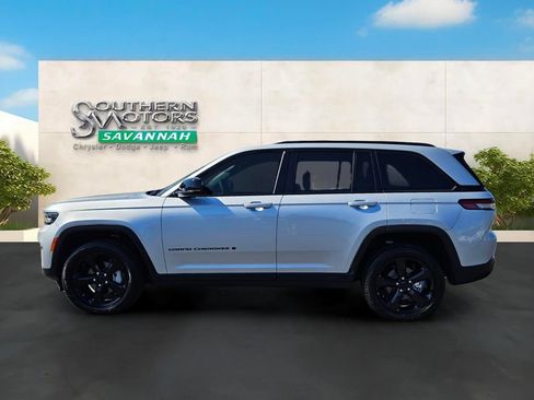 Used 2025 Jeep Grand Cherokee Limited w/ Black Appearance Package AWD/4WD image 2