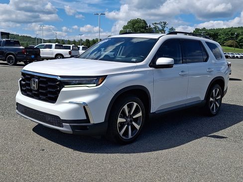 Used 2024 Honda Pilot Touring image 4