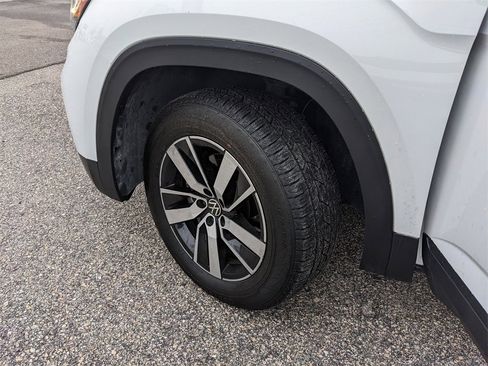Certified 2022 Volkswagen Atlas SE image 40