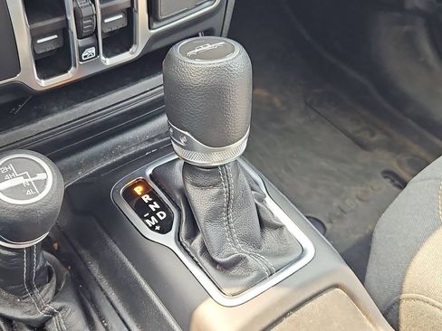 Certified 2024 Jeep Gladiator Sport AWD/4WD image 27