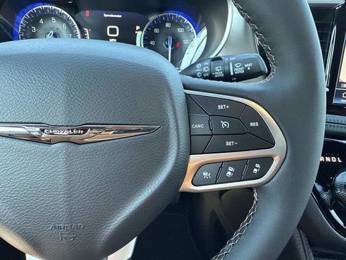 New 2026 Chrysler Pacifica Pinnacle image 30