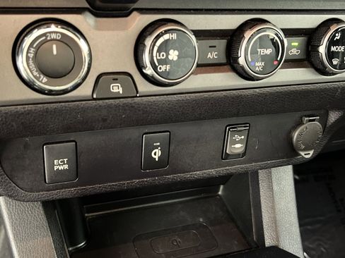 Used 2016 Toyota Tacoma TRD Sport w/ Towing Package image 31