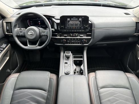 Used 2024 Nissan Pathfinder Platinum w/ Cargo Package AWD/4WD image 2
