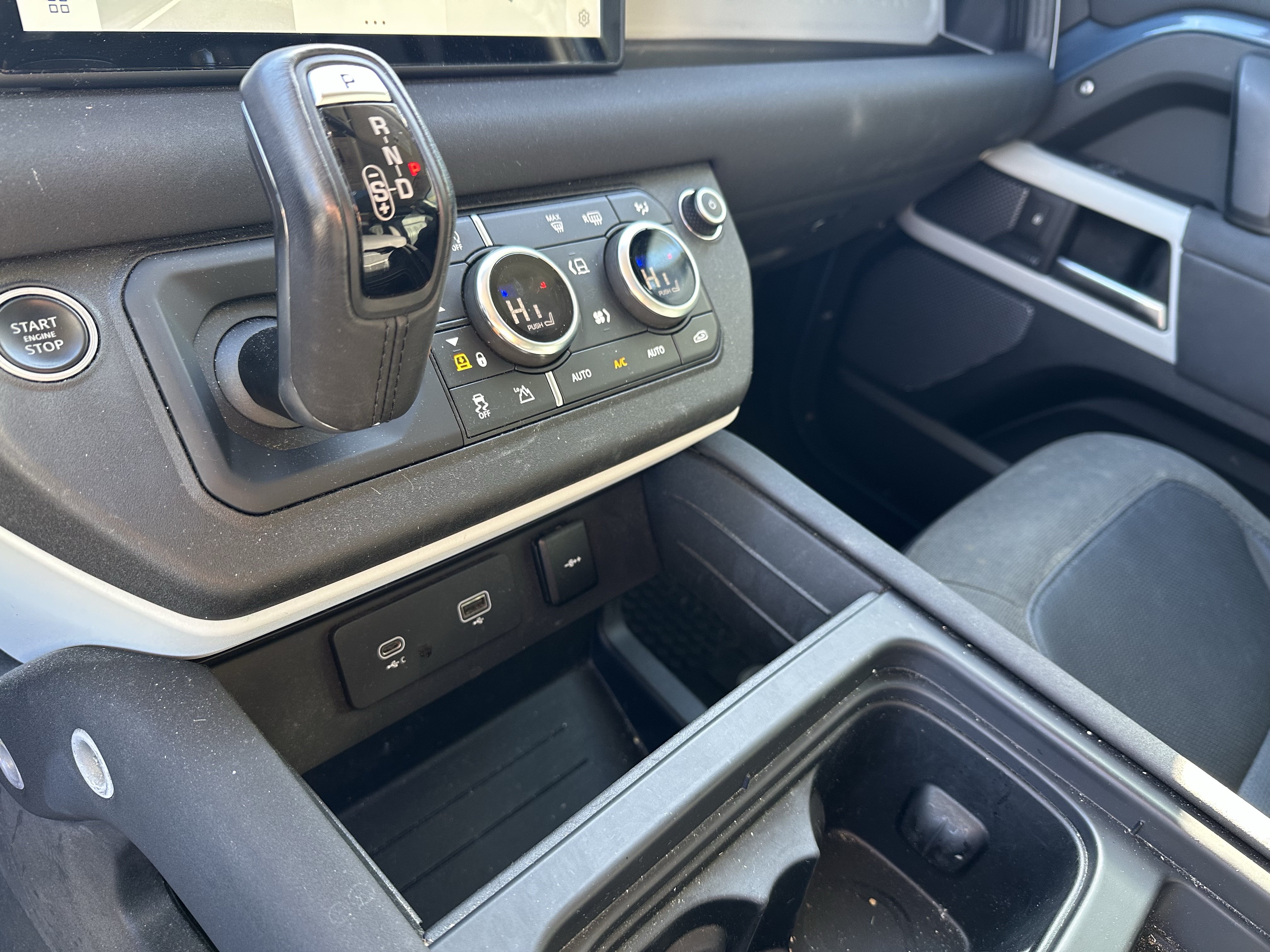 Used 2020 Land Rover Defender 110 SE AWD/4WD image 25