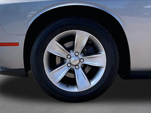 Used 2016 Dodge Challenger SXT RWD image 8