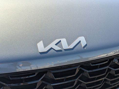 Used 2025 Kia Sorento S image 10