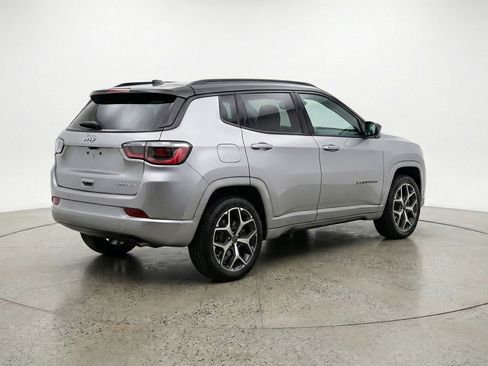 Used 2025 Jeep Compass Limited image 9