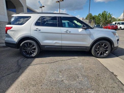 Used 2018 Ford Explorer XLT w/ Equipment Group 202A image 7