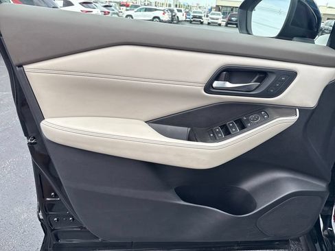 Used 2025 Nissan Rogue SL w/ SL Premium Package FWD image 12