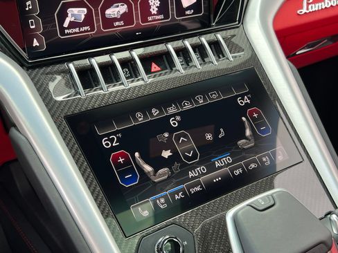 Used 2020 Lamborghini Urus AWD/4WD image 33