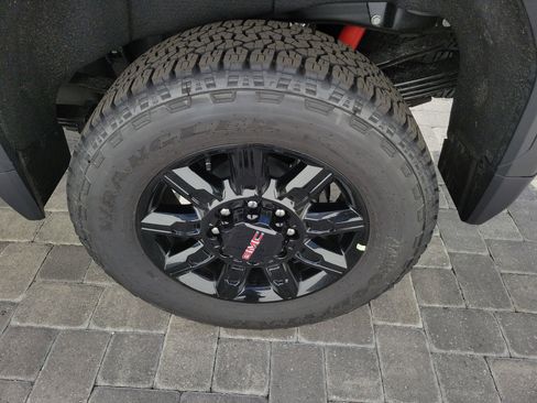New 2026 GMC Sierra 2500 AT4 w/ AT4 Premium Plus Package AWD/4WD image 10