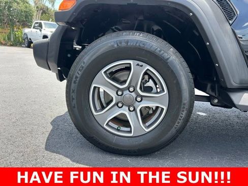 Used 2022 Jeep Wrangler Unlimited Sport w/ Sun And Sound Package AWD/4WD image 9
